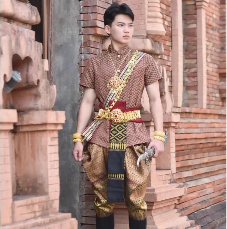 Ретро шоу на модния подиум, традиционни тайландски мъжки дрехи, летни мъжки къси панталони с дълъг ръкав